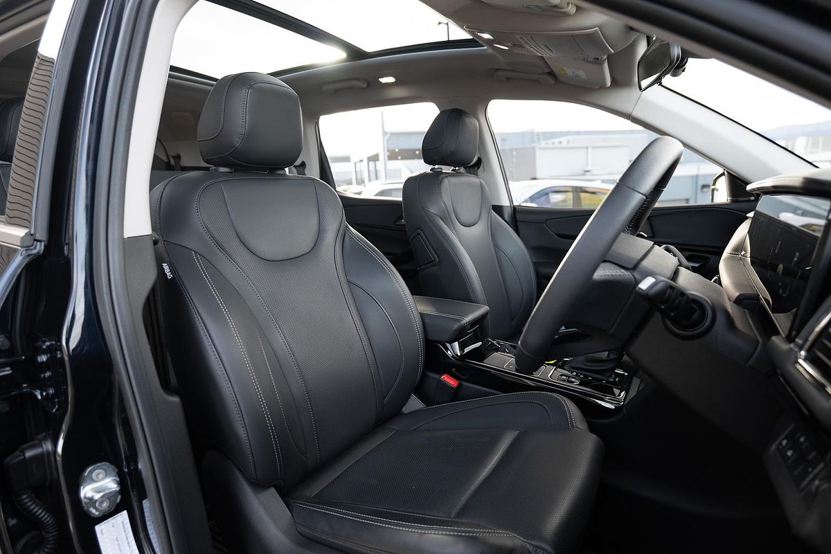2025 Mahindra XUV700 AX7L