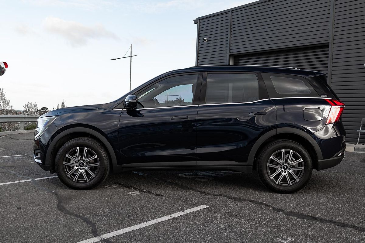 2025 Mahindra XUV700 AX7L