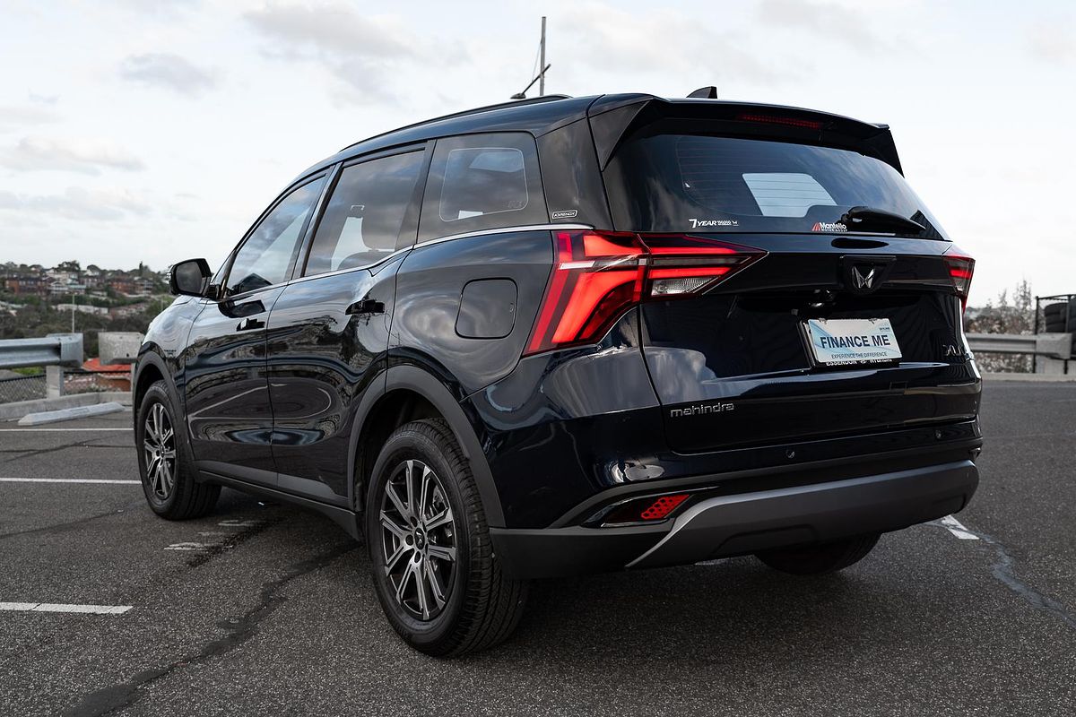 2025 Mahindra XUV700 AX7L