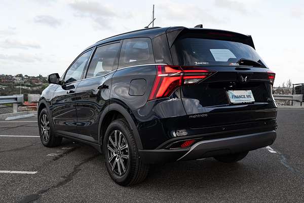 2025 Mahindra XUV700 AX7L