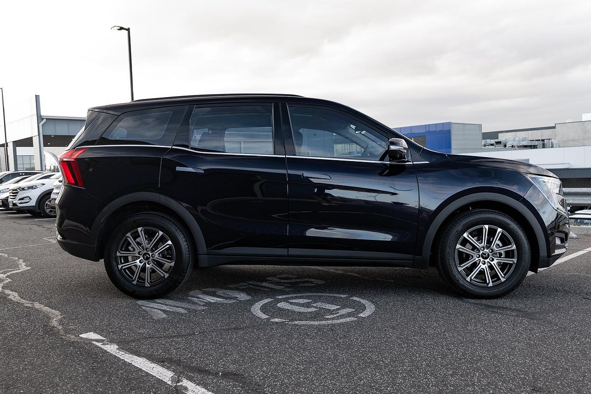 2025 Mahindra XUV700 AX7L
