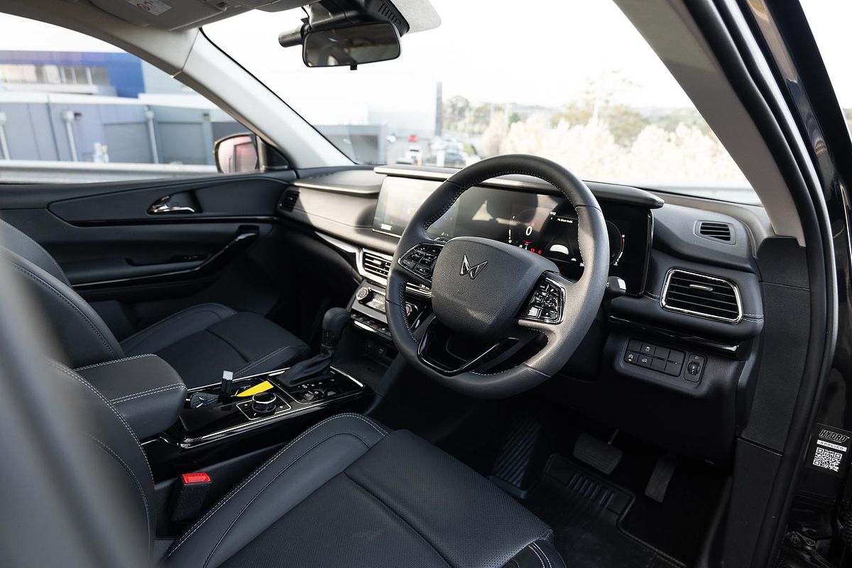 2025 Mahindra XUV700 AX7L
