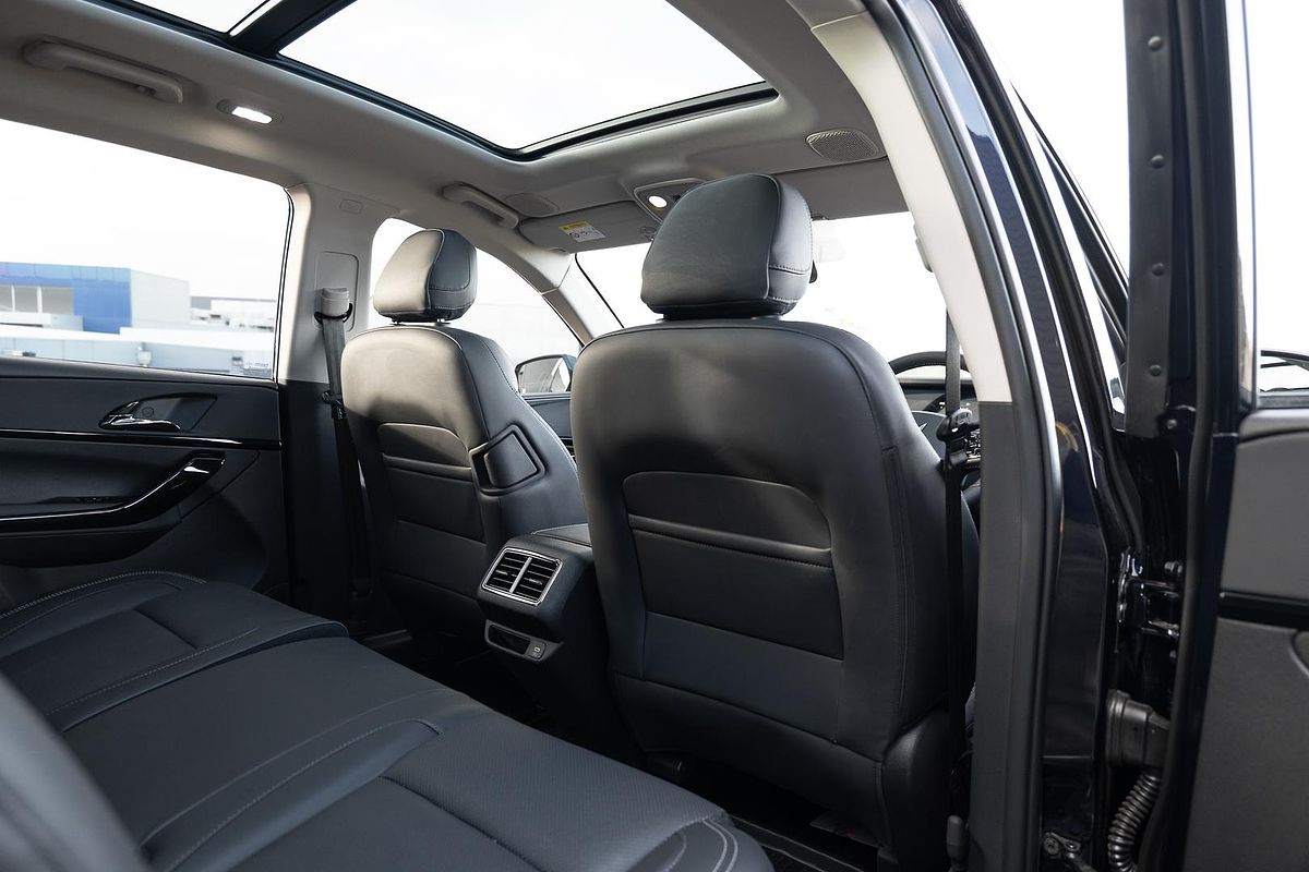 2025 Mahindra XUV700 AX7L