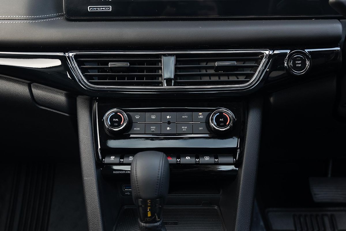 2025 Mahindra XUV700 AX7L