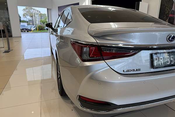 2019 Lexus ES ES300h Sports Luxury AXZH10R