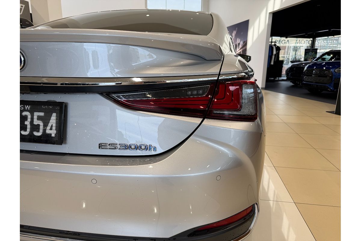 2019 Lexus ES ES300h Sports Luxury AXZH10R