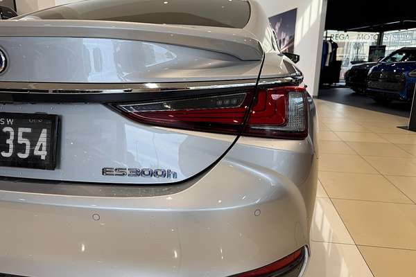 2019 Lexus ES ES300h Sports Luxury AXZH10R