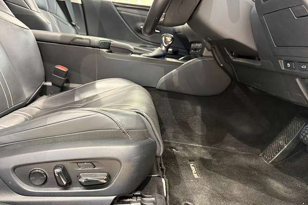 2019 Lexus ES ES300h Sports Luxury AXZH10R