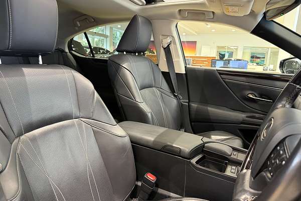 2019 Lexus ES ES300h Sports Luxury AXZH10R