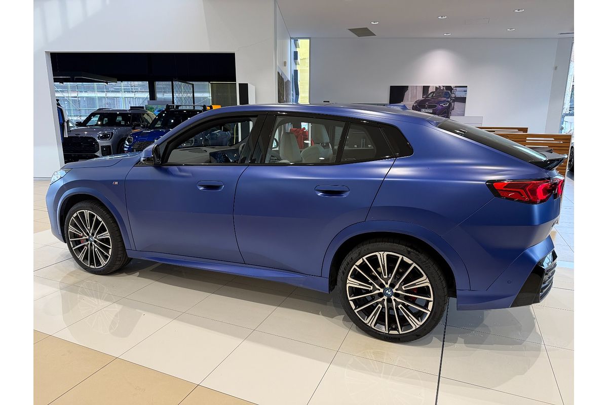 2024 BMW iX2 xDrive30 M Sport U10
