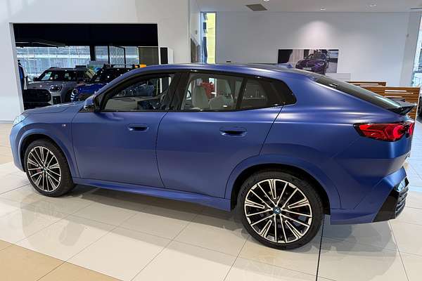 2024 BMW iX2 xDrive30 M Sport U10