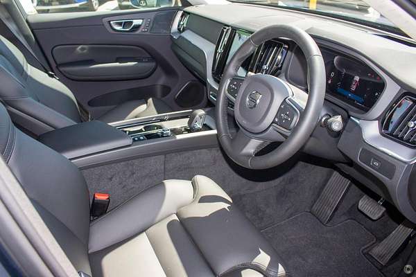 2024 Volvo XC60 Plus B5