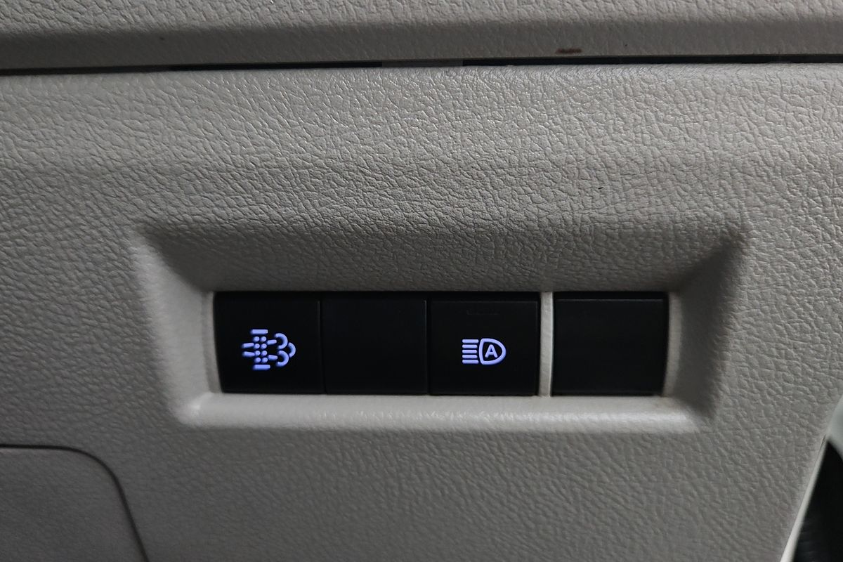 2019 Toyota Hiace Commuter GDH322R ELWB High Roof