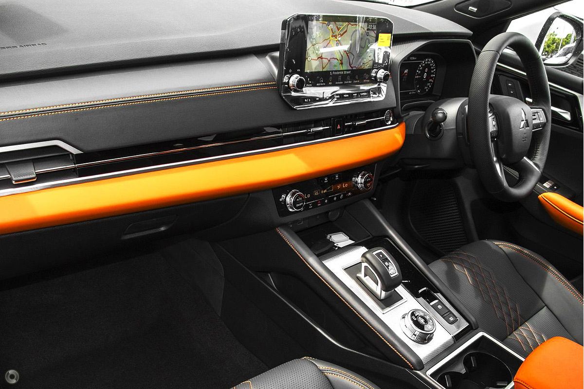 2023 Mitsubishi Outlander Exceed Tourer ZM