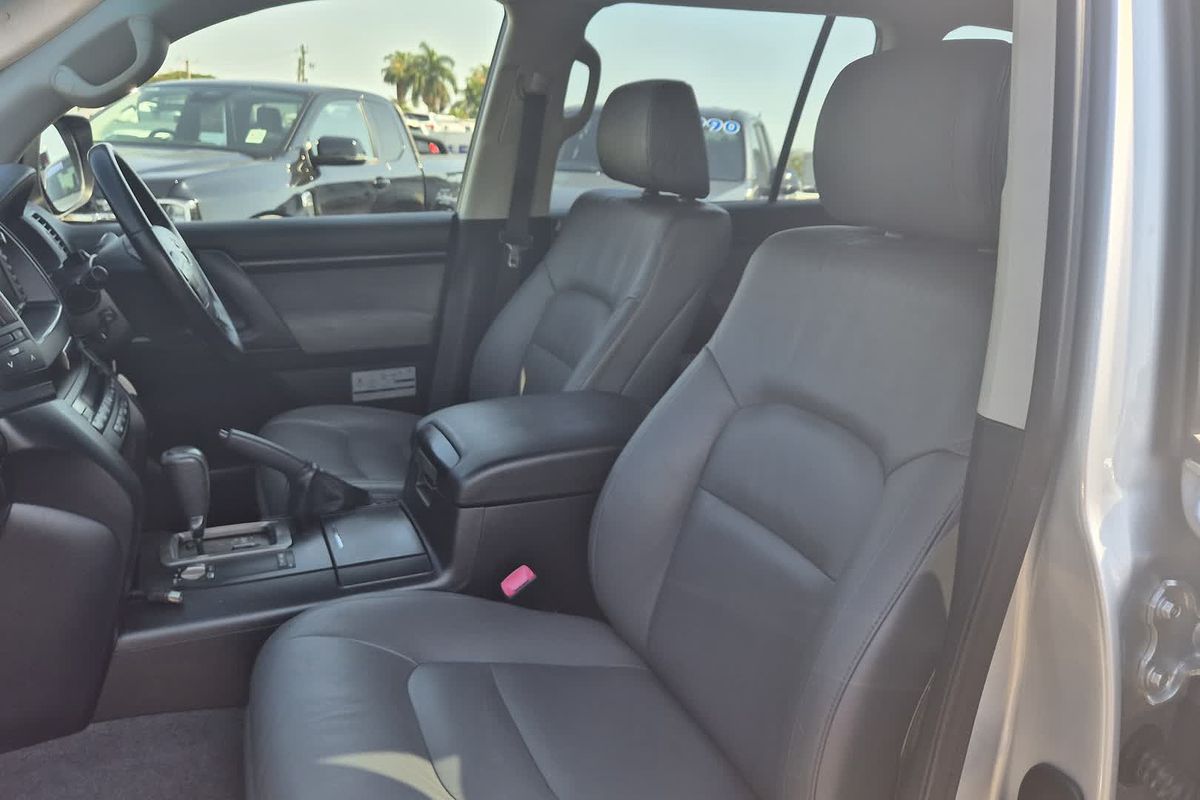 2011 Toyota Landcruiser GXL VDJ200R