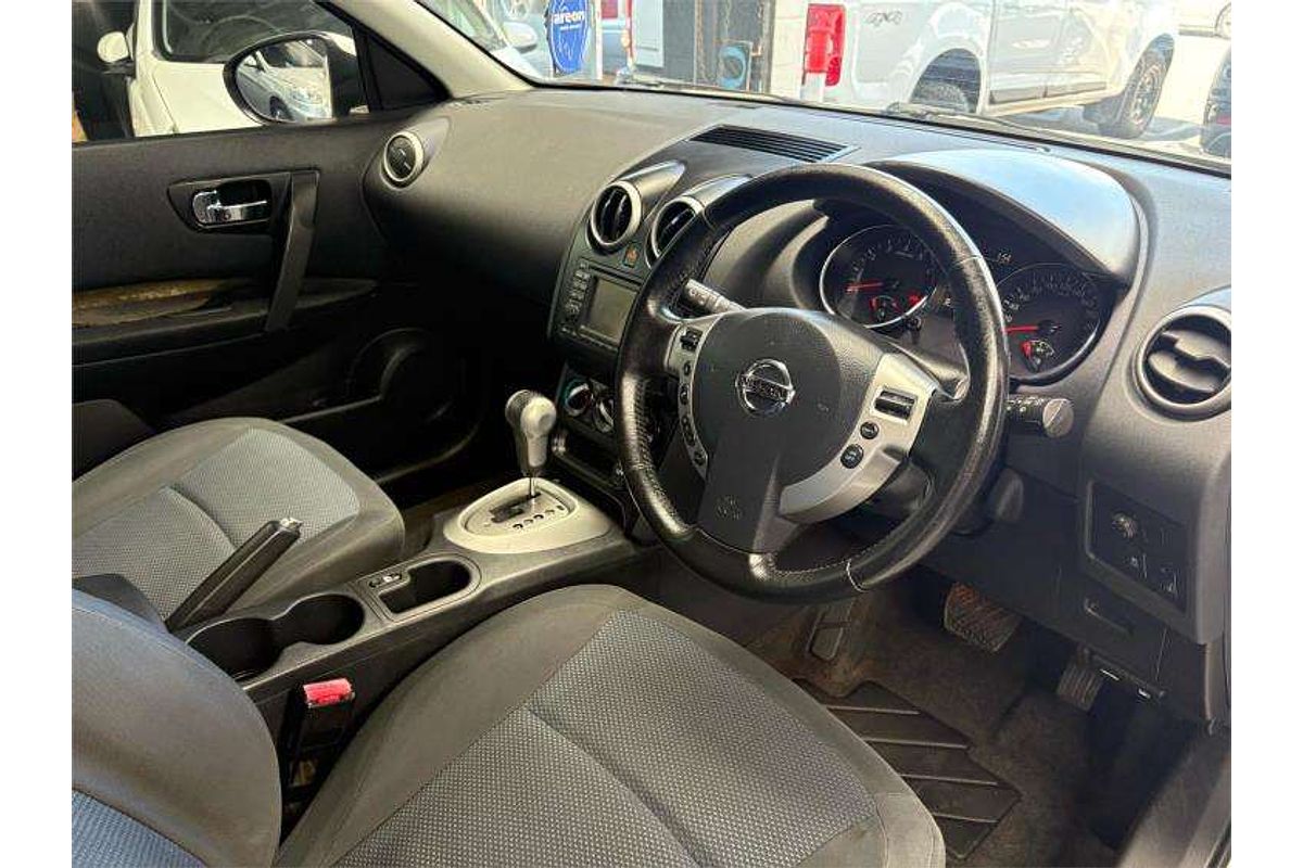 2013 Nissan Dualis +2 ST J10 Series 4