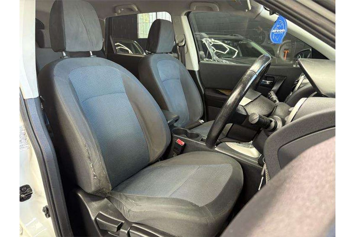 2013 Nissan Dualis +2 ST J10 Series 4