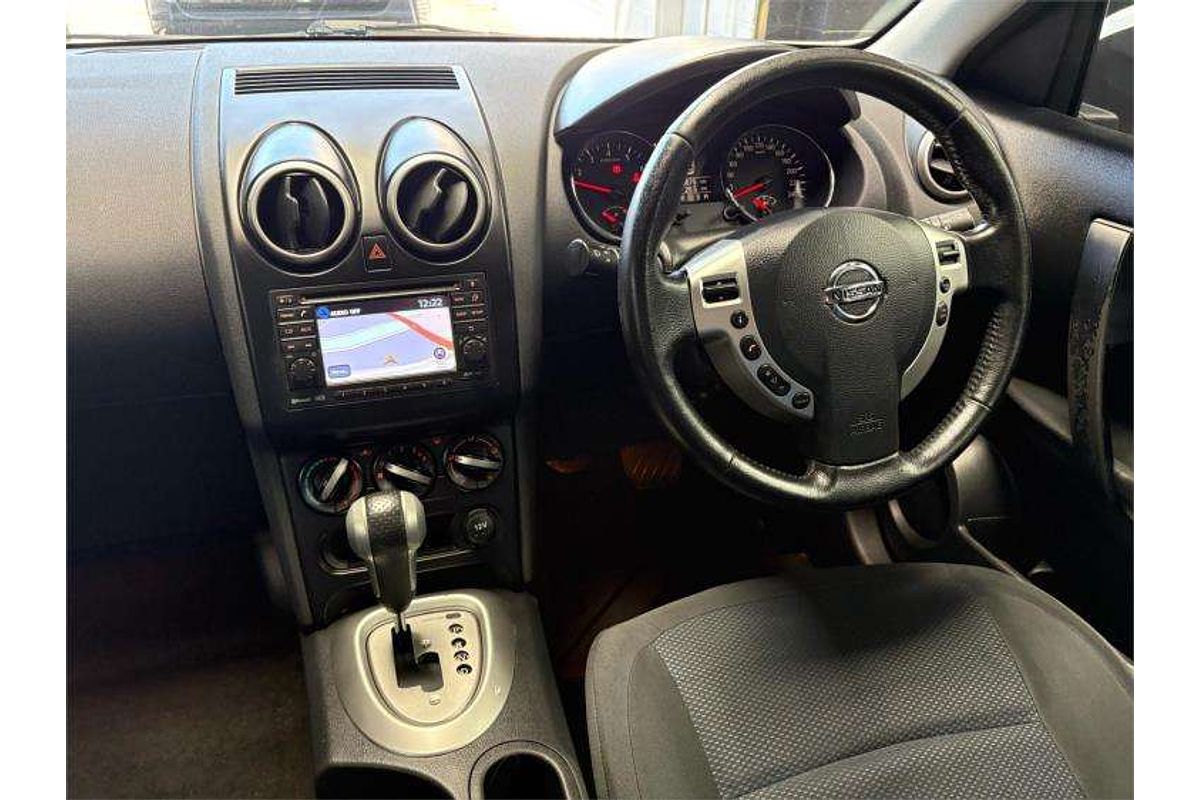 2013 Nissan Dualis +2 ST J10 Series 4