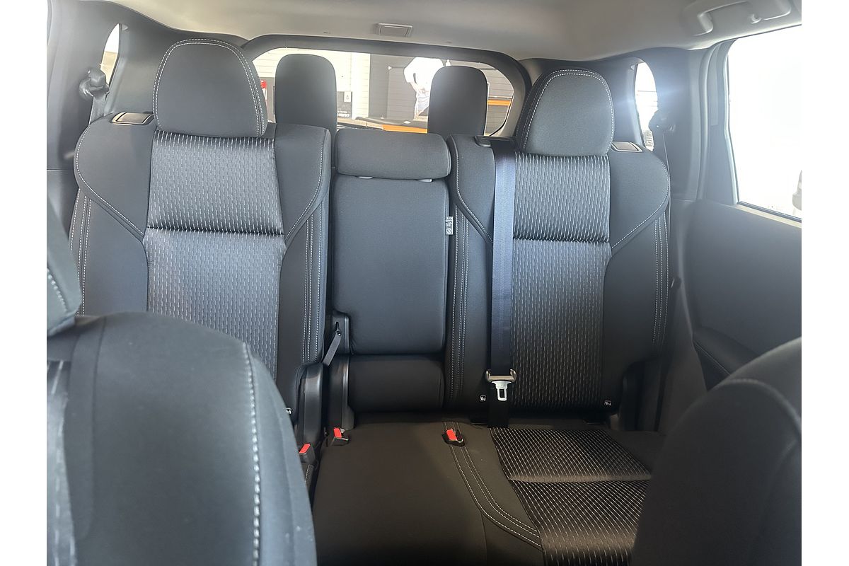 2025 Mitsubishi Outlander ES ZM