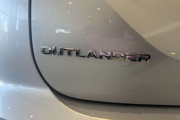 2025 Mitsubishi Outlander ES ZM