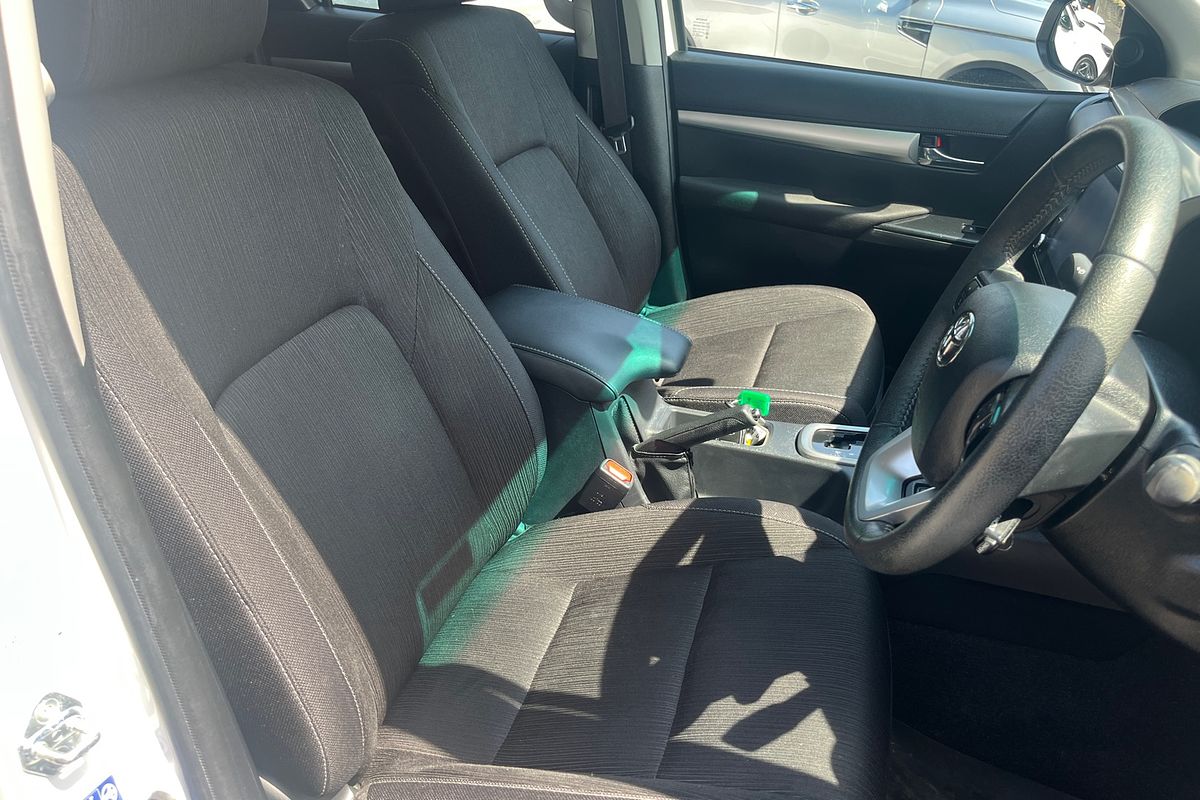 2024 Toyota Hilux SR5 48V GUN126R 4X4