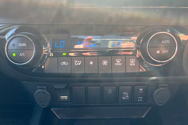 2024 Toyota Hilux SR5 48V GUN126R 4X4