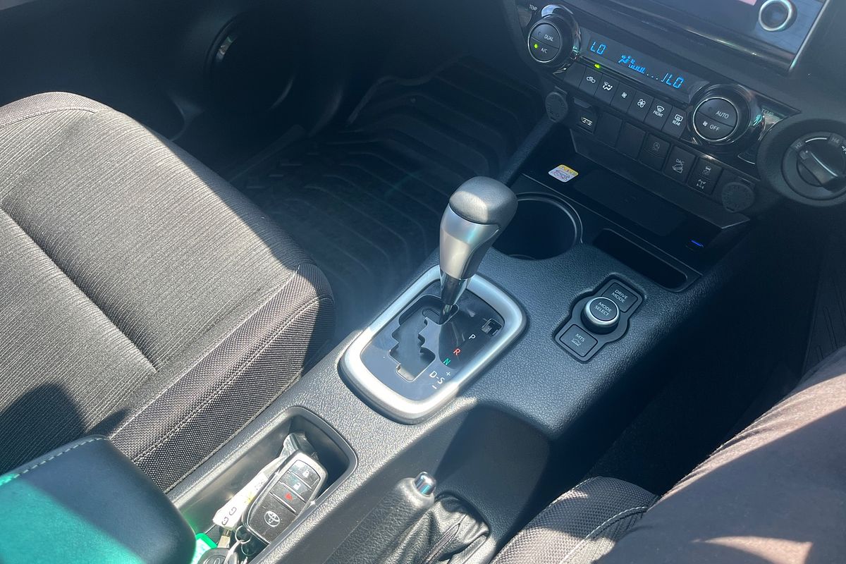 2024 Toyota Hilux SR5 48V GUN126R 4X4