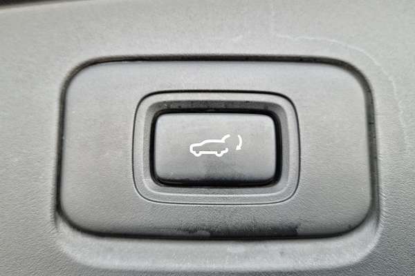 2024 Isuzu MU-X LS-T