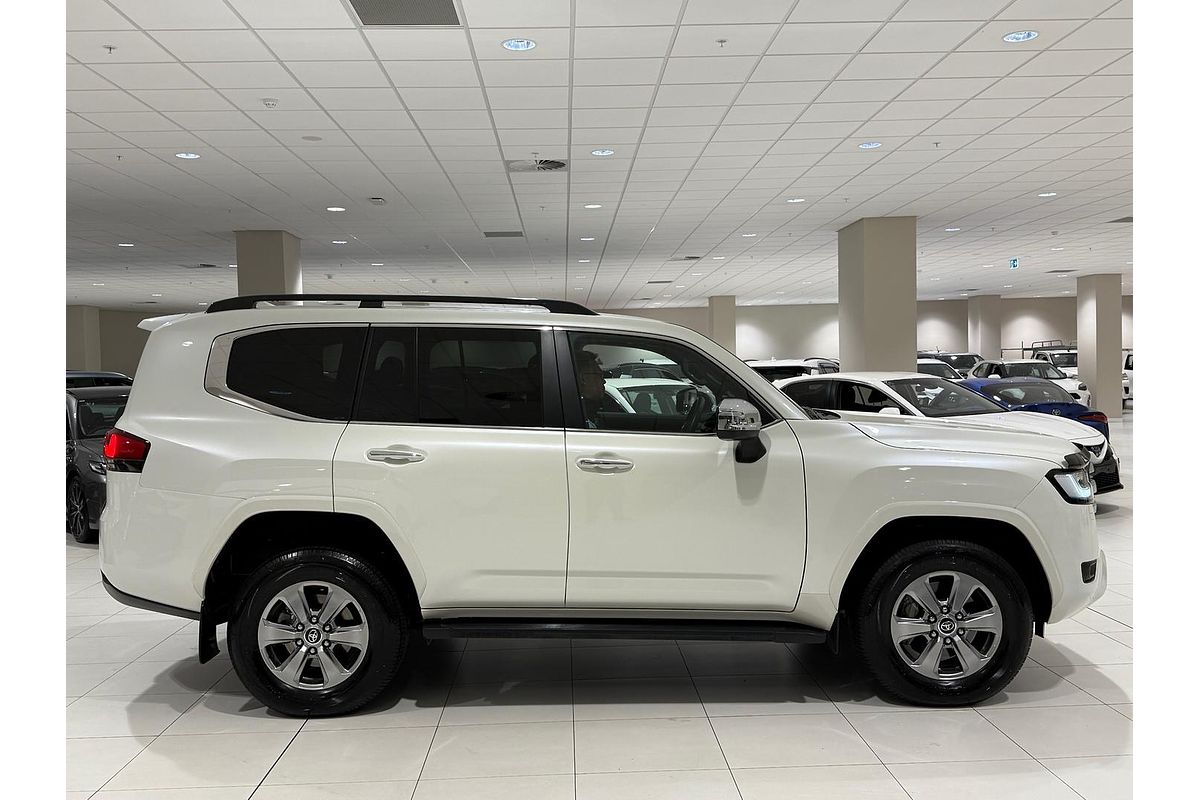 2023 Toyota Landcruiser Sahara FJA300R