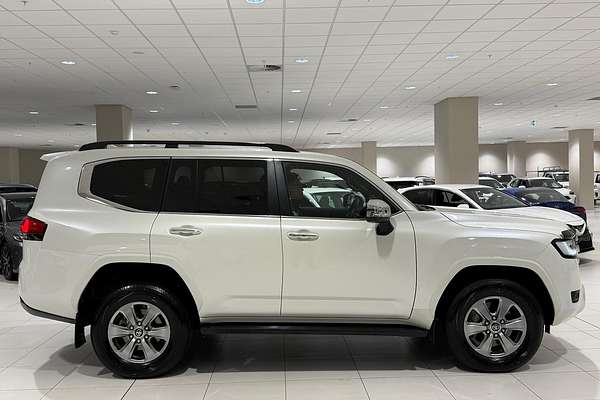 2023 Toyota Landcruiser Sahara FJA300R