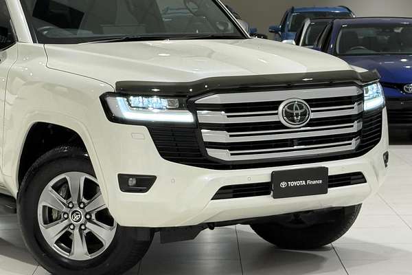 2023 Toyota Landcruiser Sahara FJA300R