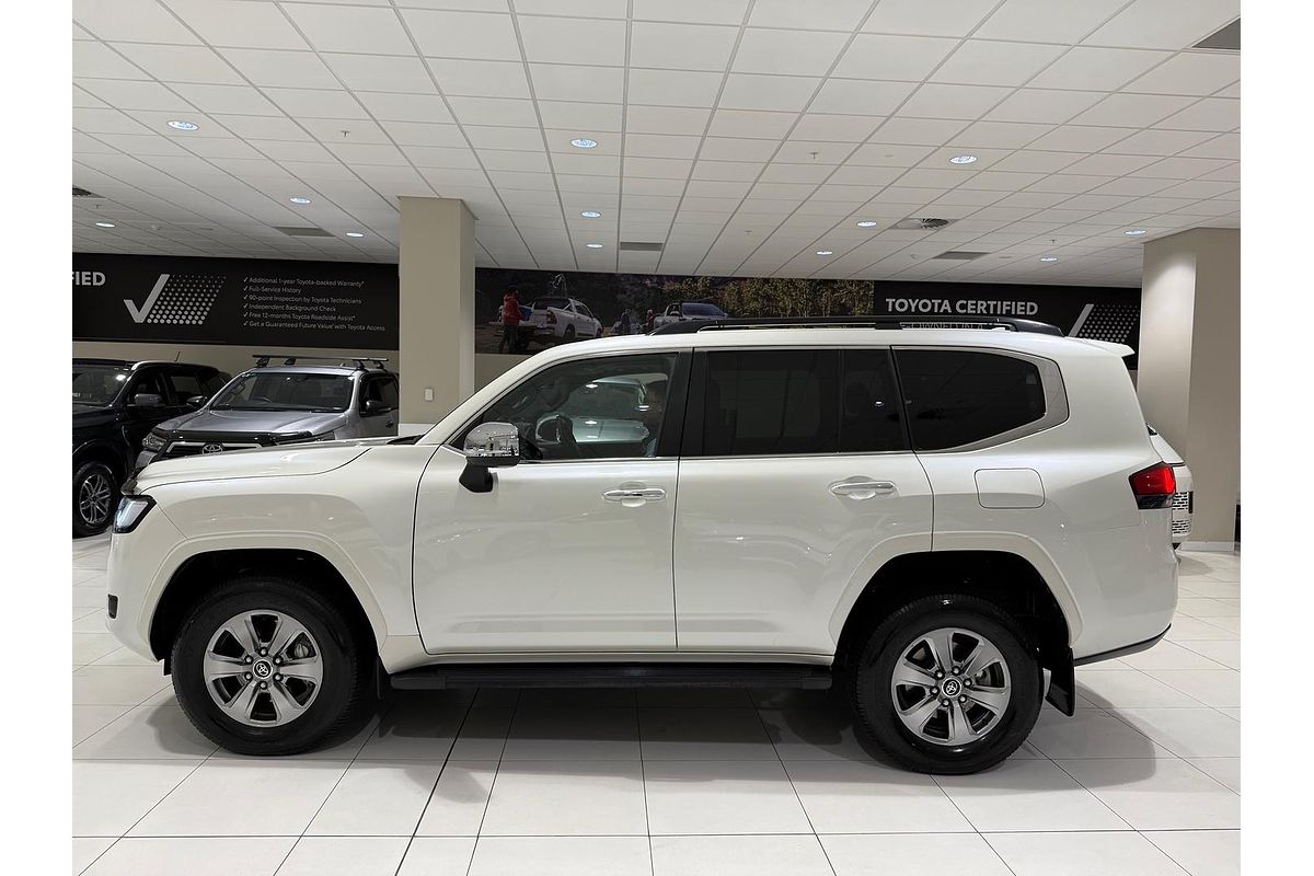 2023 Toyota Landcruiser Sahara FJA300R