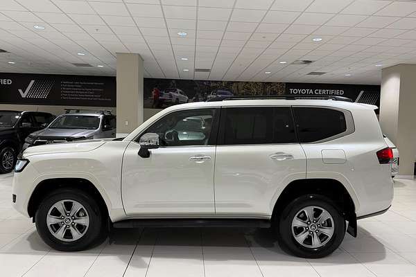 2023 Toyota Landcruiser Sahara FJA300R