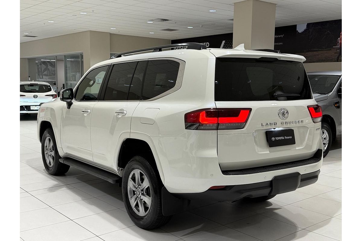 2023 Toyota Landcruiser Sahara FJA300R