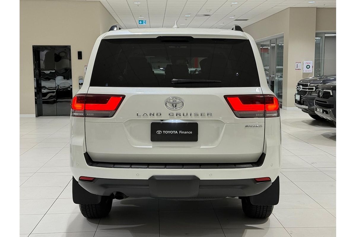 2023 Toyota Landcruiser Sahara FJA300R