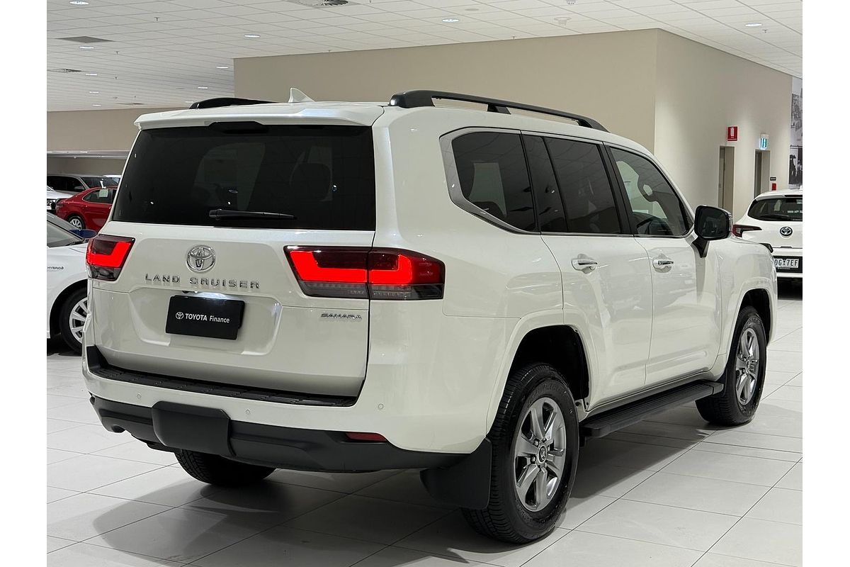 2023 Toyota Landcruiser Sahara FJA300R