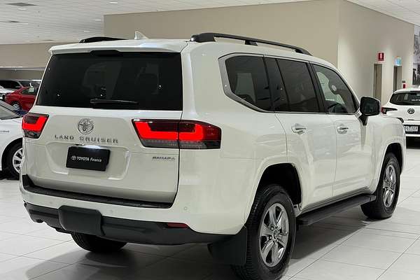 2023 Toyota Landcruiser Sahara FJA300R