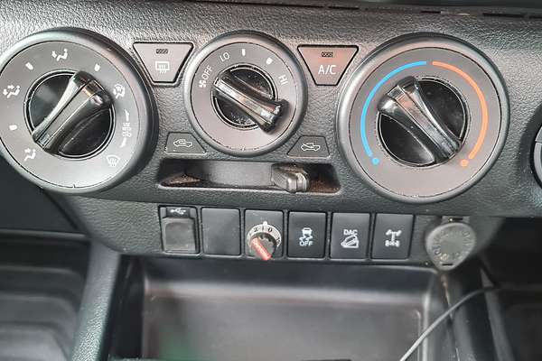 2018 Toyota Hilux SR GUN126R 4X4