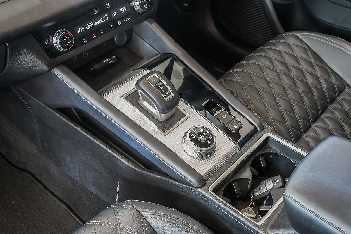 2022 Mitsubishi Outlander Exceed ZM