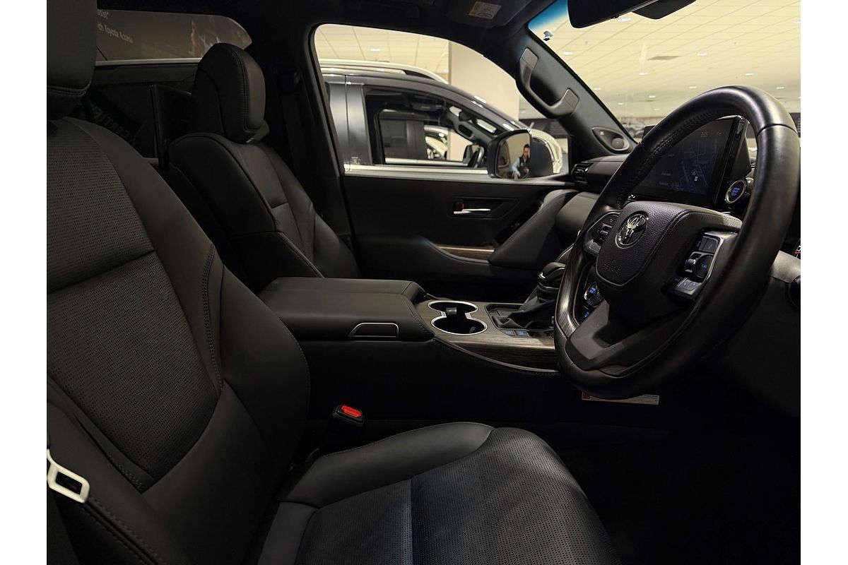 2023 Toyota Landcruiser Sahara FJA300R