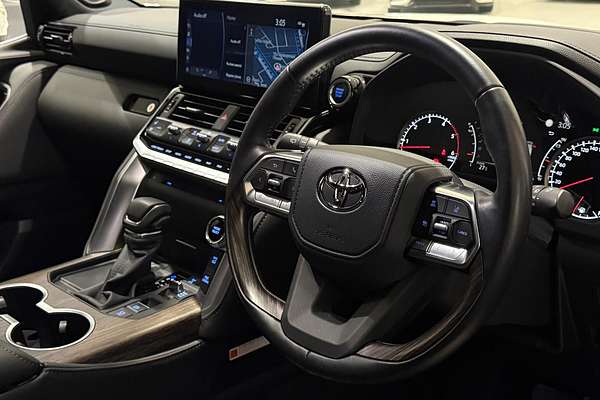 2023 Toyota Landcruiser Sahara FJA300R