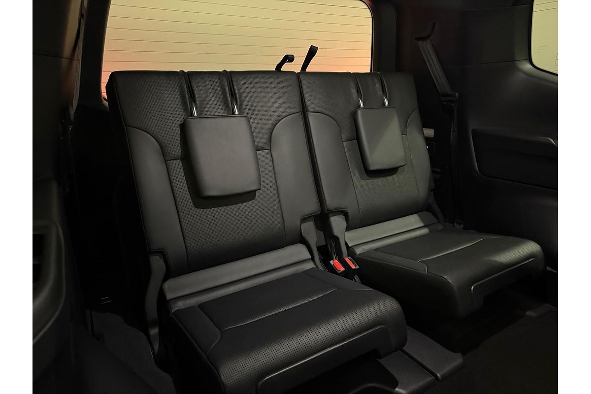 2023 Toyota Landcruiser Sahara FJA300R