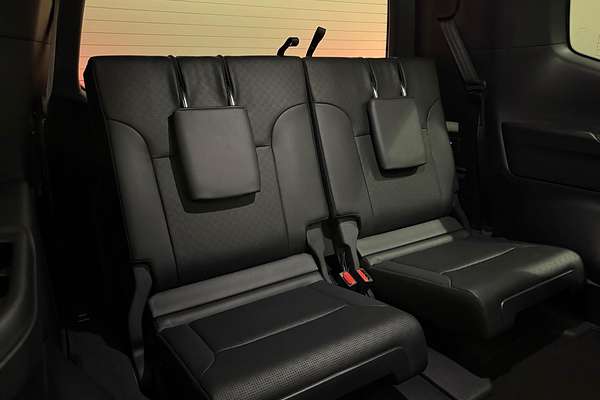 2023 Toyota Landcruiser Sahara FJA300R