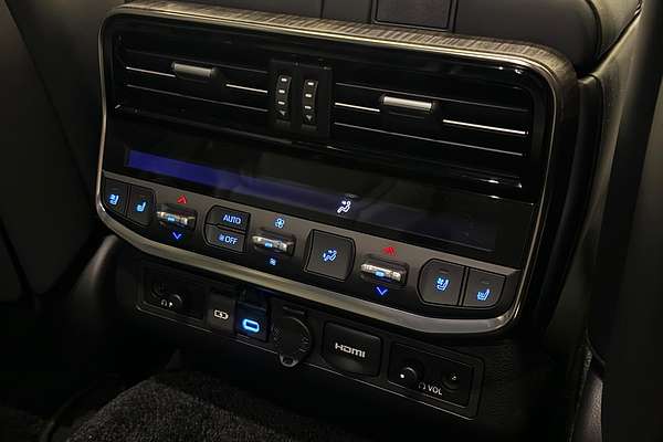 2023 Toyota Landcruiser Sahara FJA300R