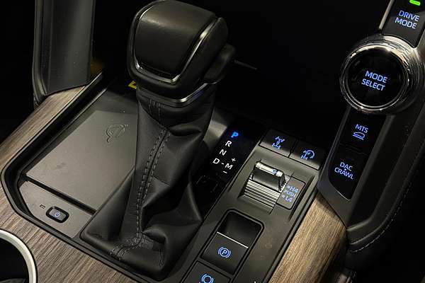 2023 Toyota Landcruiser Sahara FJA300R