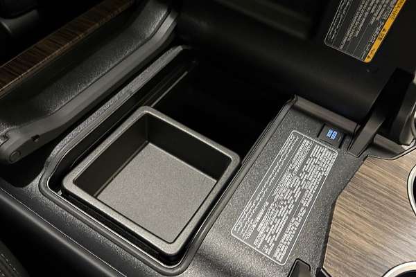 2023 Toyota Landcruiser Sahara FJA300R