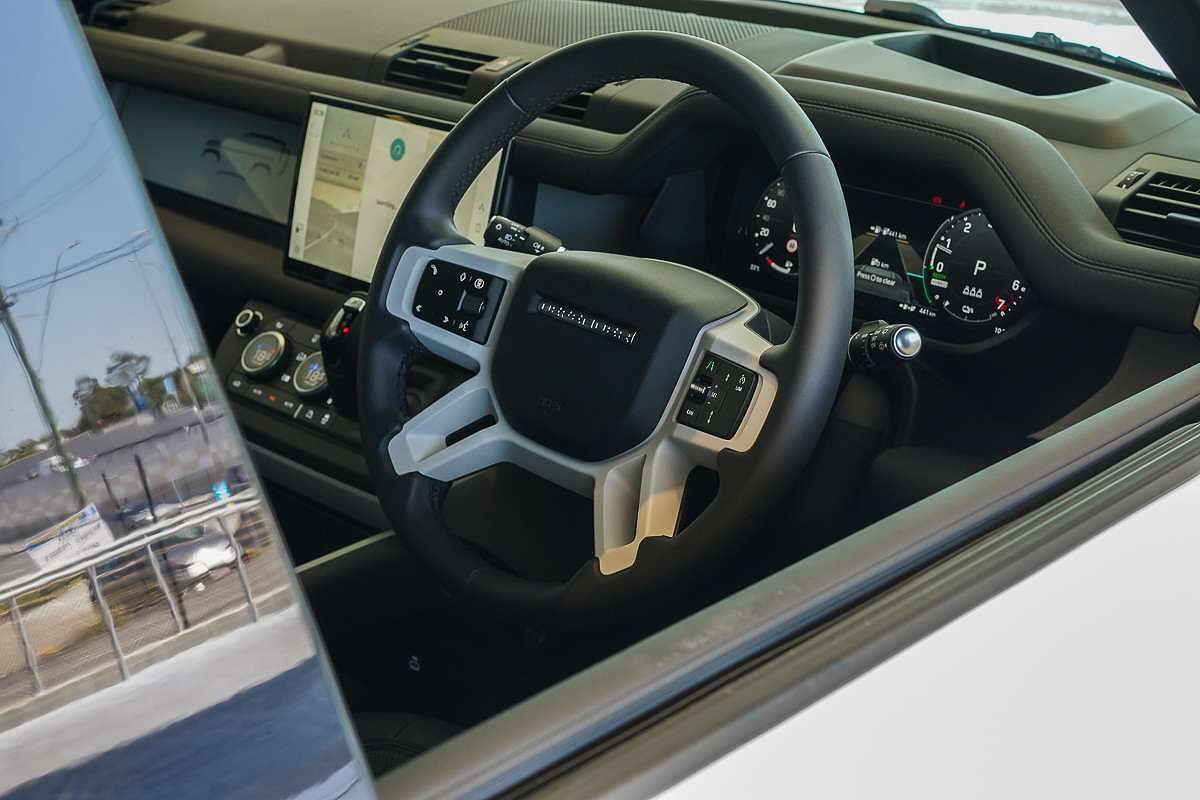 2024 Land Rover Defender 110 P400e X-Dynamic SE L663