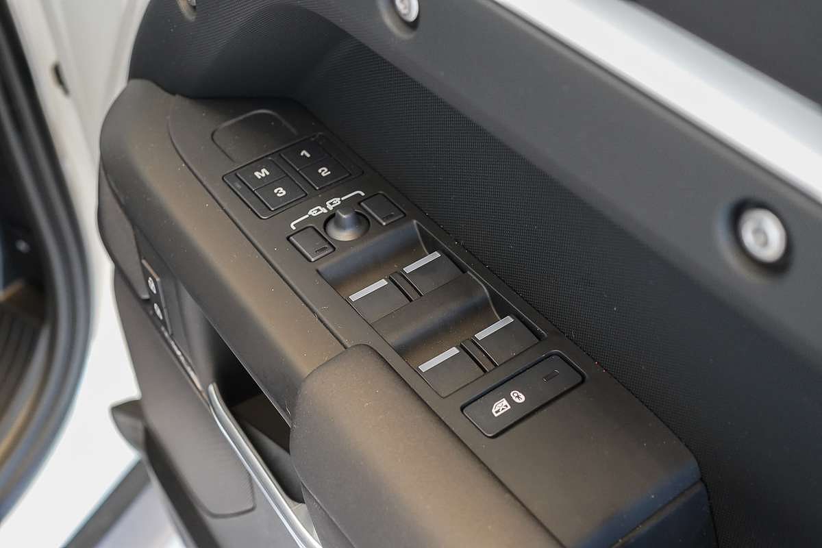 2024 Land Rover Defender 110 P400e X-Dynamic SE L663