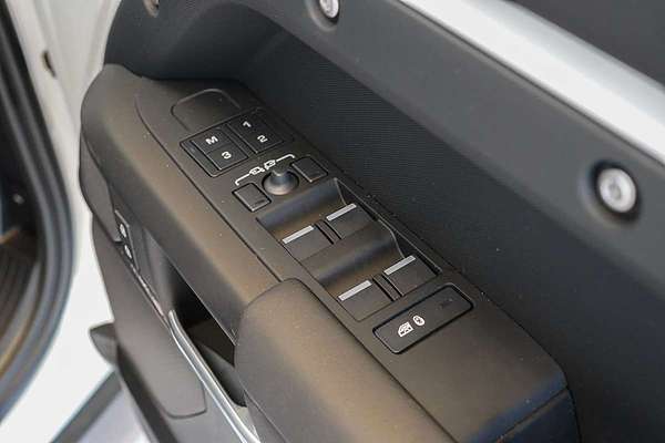 2024 Land Rover Defender 110 P400e X-Dynamic SE L663