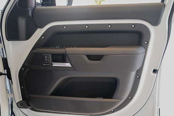 2024 Land Rover Defender 110 P400e X-Dynamic SE L663